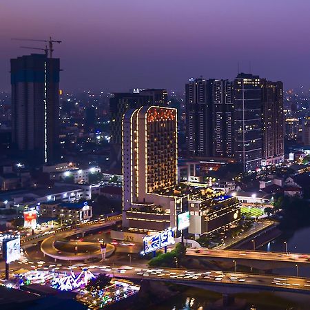 Sun & Moon, Riverside Hotel พนมเปญ ภายนอก รูปภาพ