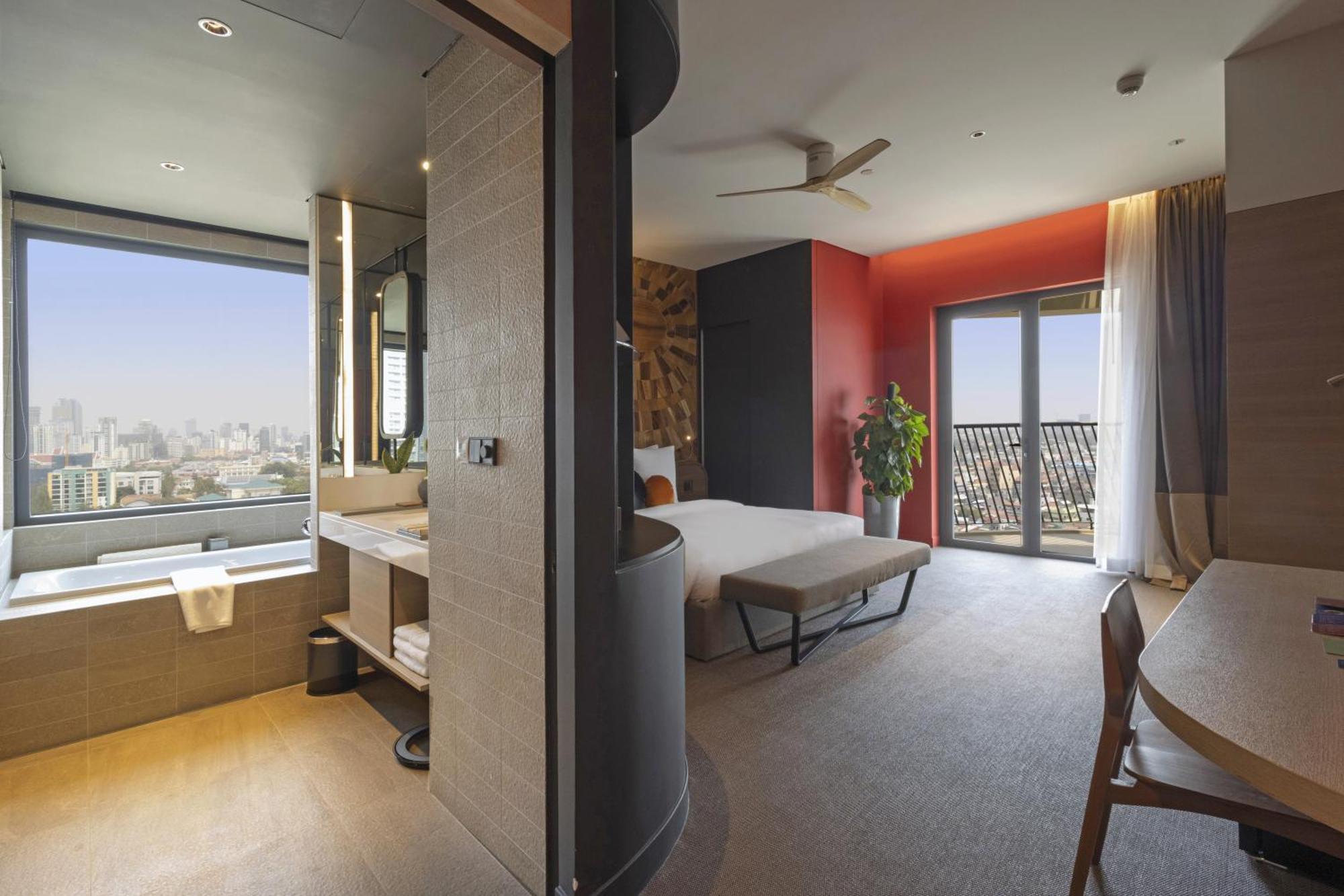 Sun & Moon, Riverside Hotel พนมเปญ ภายนอก รูปภาพ