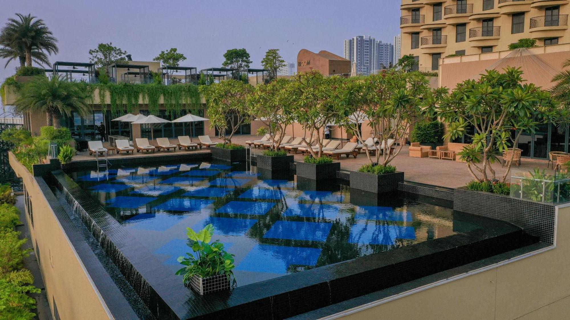 Sun & Moon, Riverside Hotel พนมเปญ ภายนอก รูปภาพ