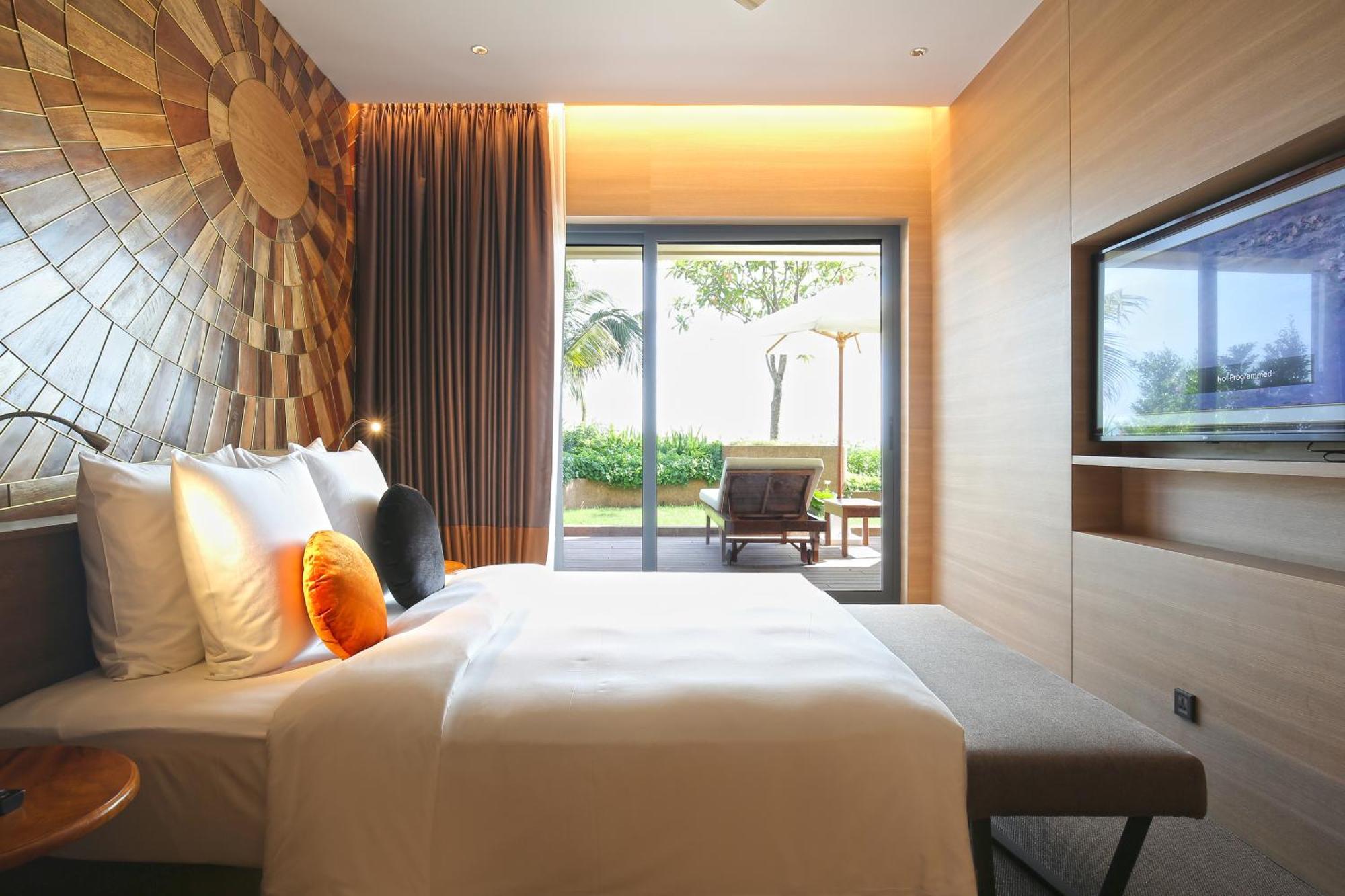 Sun & Moon, Riverside Hotel พนมเปญ ภายนอก รูปภาพ