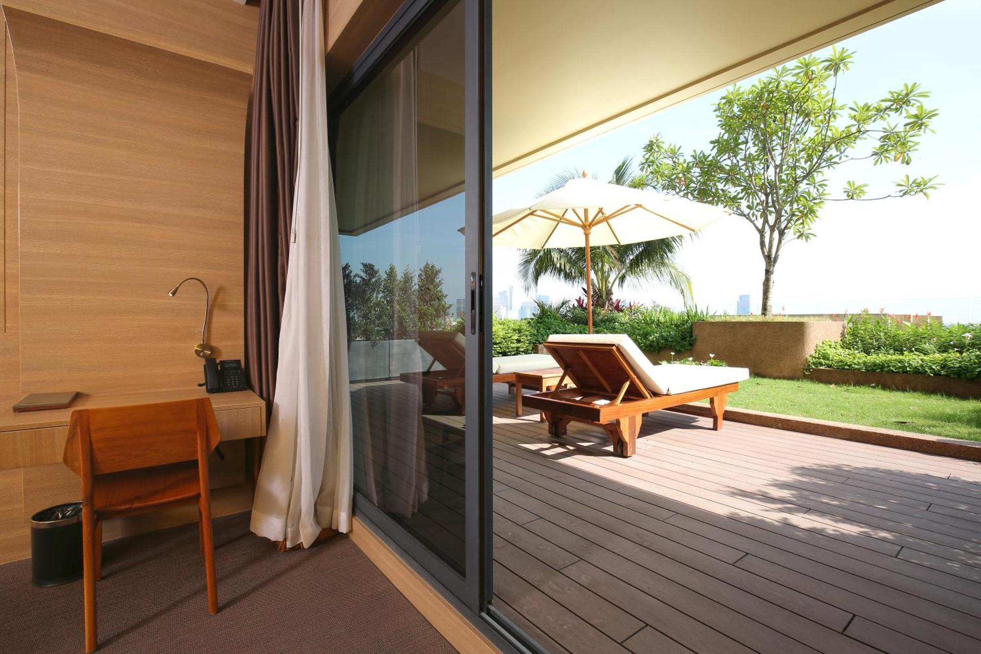 Sun & Moon, Riverside Hotel พนมเปญ ภายนอก รูปภาพ