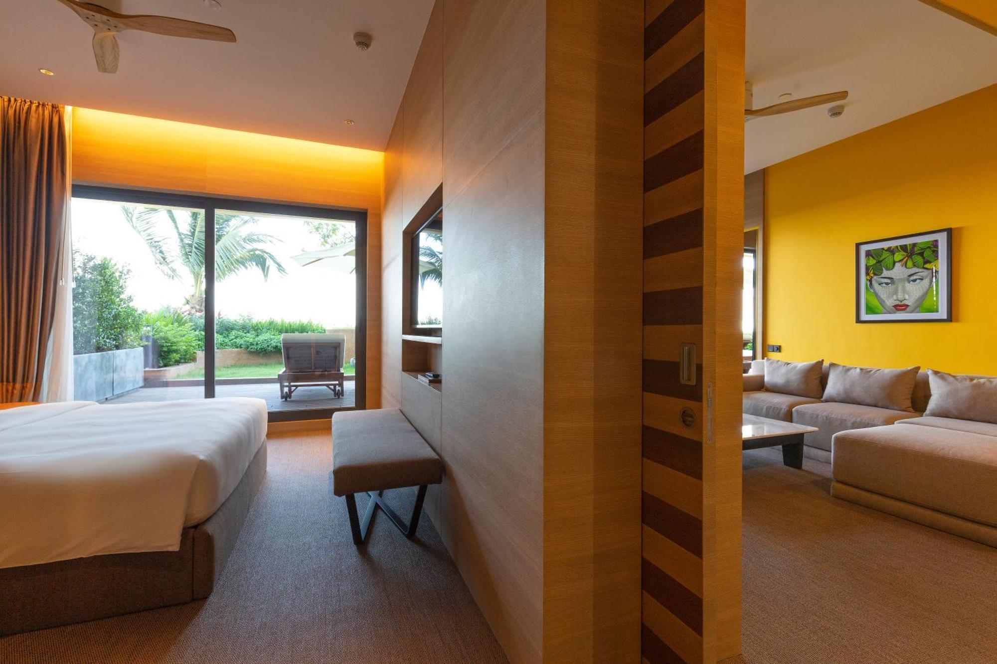 Sun & Moon, Riverside Hotel พนมเปญ ภายนอก รูปภาพ