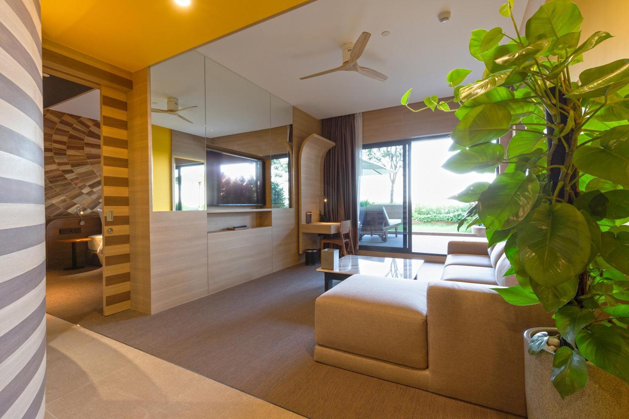 Sun & Moon, Riverside Hotel พนมเปญ ภายนอก รูปภาพ