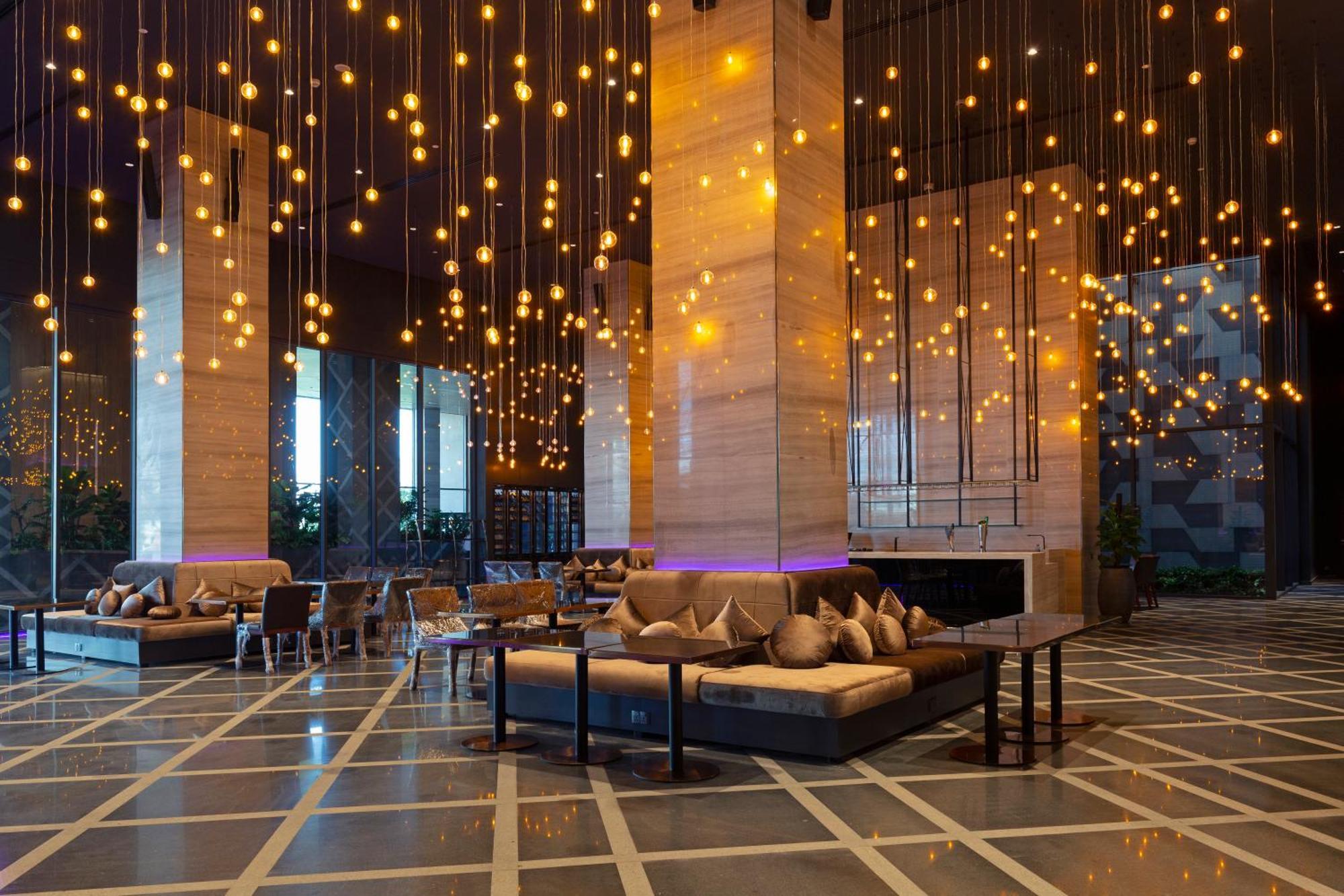 Sun & Moon, Riverside Hotel พนมเปญ ภายนอก รูปภาพ