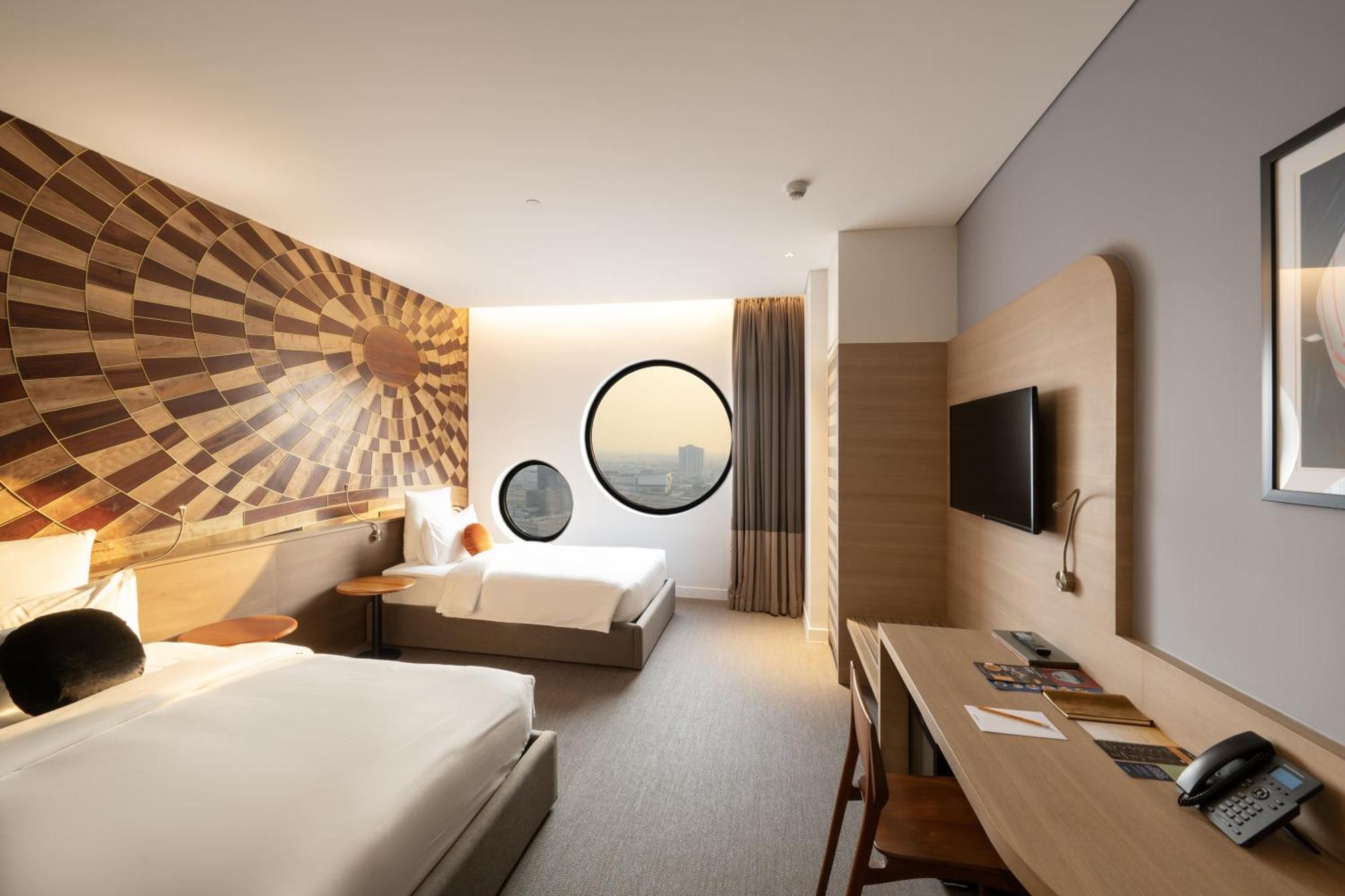 Sun & Moon, Riverside Hotel พนมเปญ ภายนอก รูปภาพ