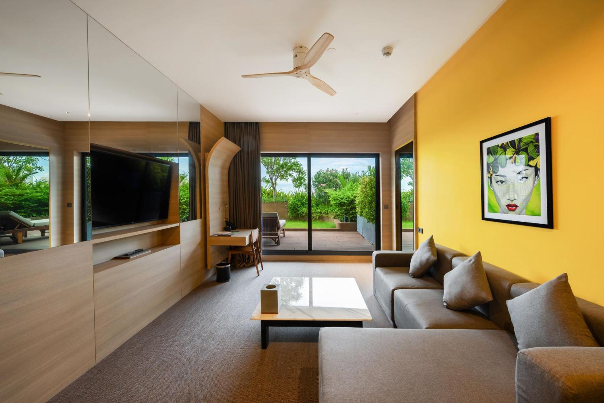 Sun & Moon, Riverside Hotel พนมเปญ ภายนอก รูปภาพ
