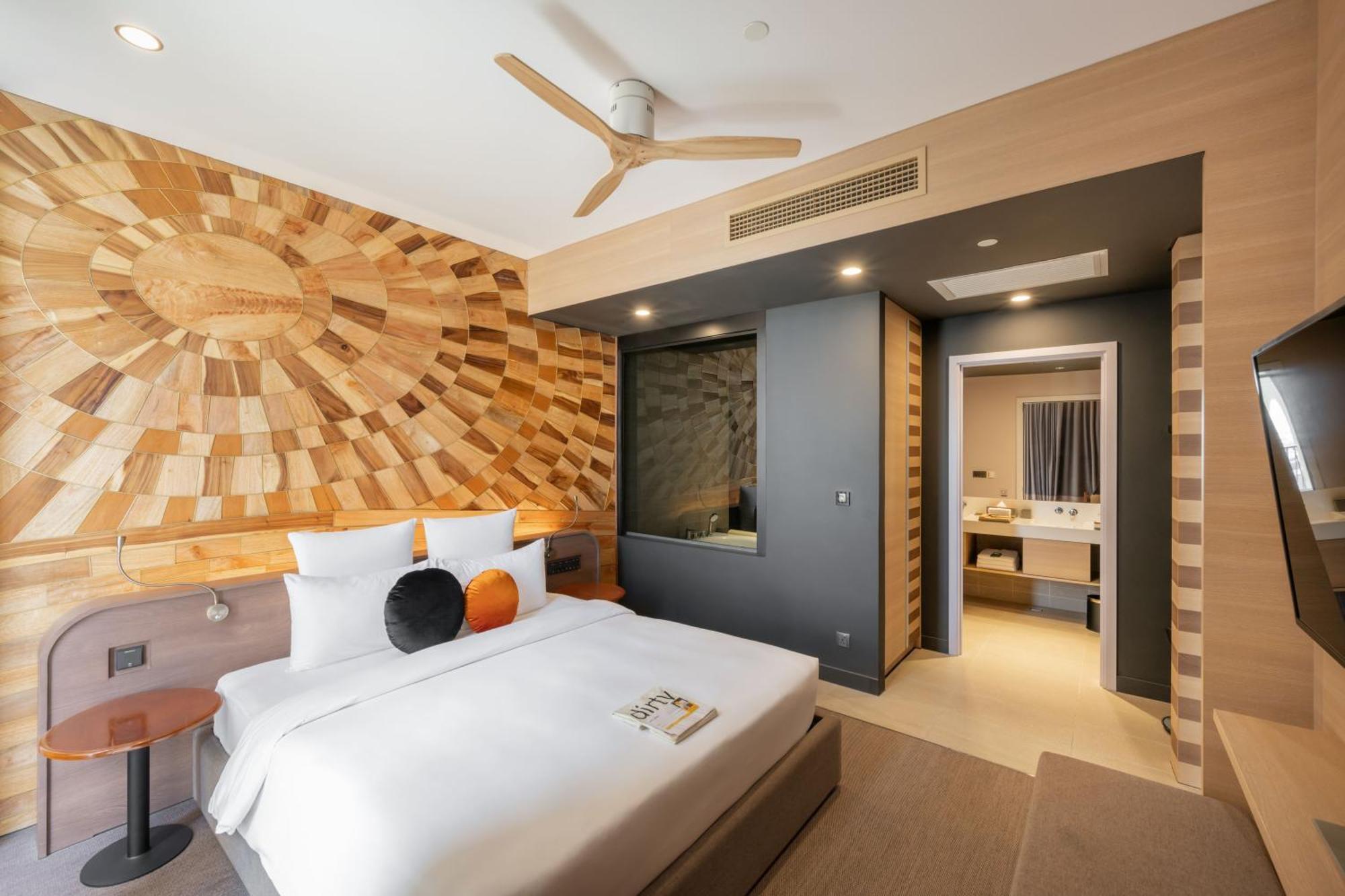 Sun & Moon, Riverside Hotel พนมเปญ ภายนอก รูปภาพ